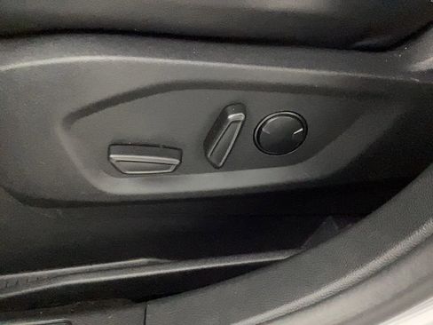 Used 2024 Ford Edge SEL image 16