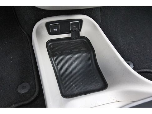 Used 2020 Chrysler Pacifica Touring-L FWD image 31