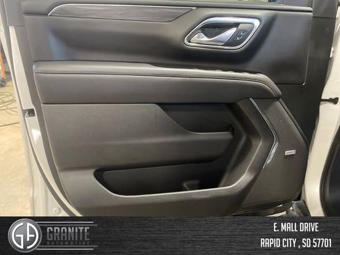 Used 2023 GMC Yukon SLT w/ SLT Luxury Package AWD/4WD image 11