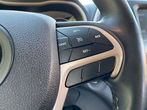 Used 2018 Jeep Cherokee Limited FWD image 64