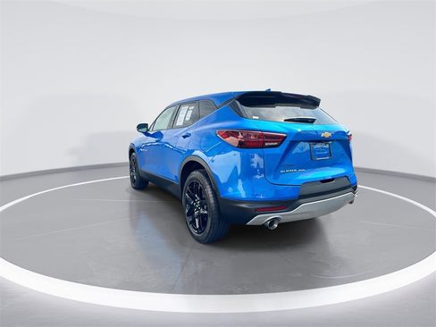 Used 2025 Chevrolet Blazer LT w/ Driver Confidence Package image 6