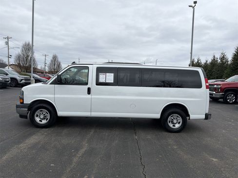 Used 2017 Chevrolet Express 3500 LT w/ LT Preferred Equipment Group image 5