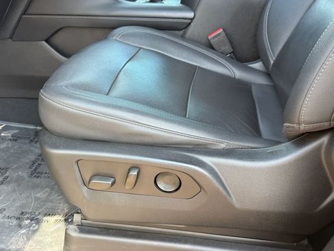 Used 2022 Chevrolet Suburban Z71 w/ Z71 Off-Road Package AWD/4WD image 13
