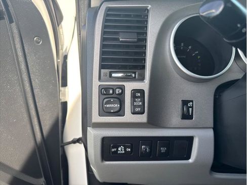 Used 2013 Toyota Tundra Platinum image 30