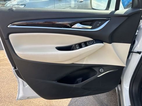 Used 2024 Buick Enclave Essence w/ Experience Buick Package AWD/4WD image 8