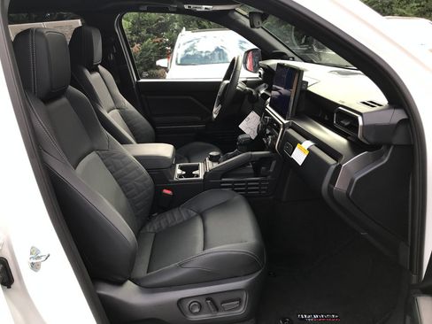 Certified 2026 Toyota 4Runner TRD Off-Road Premium AWD/4WD image 31