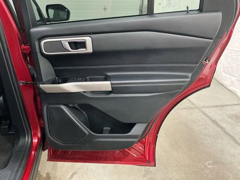 Used 2022 Ford Explorer XLT w/ Equipment Group 202A image 31