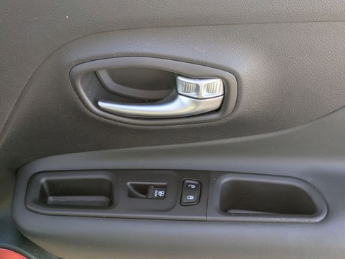 Certified 2022 Jeep Renegade Trailhawk w/ Sun/Sound Group image 32