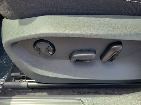 New 2026 Volkswagen Taos SE AWD/4WD image 18