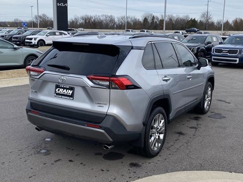 Used 2019 Toyota RAV4 Limited image 7