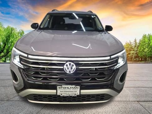 Used 2024 Volkswagen Atlas Peak Edition SE image 9