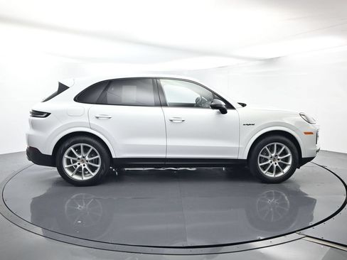 Certified 2024 Porsche Cayenne AWD/4WD image 15