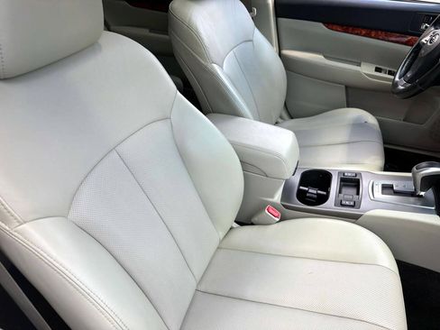 Used 2012 Subaru Outback 2.5i Limited w/ Moonroof Pkg AWD/4WD image 8