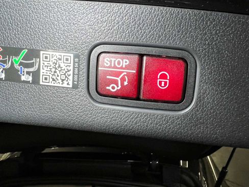 Certified 2025 Mercedes-Benz GLC 300 GLC 300 image 18