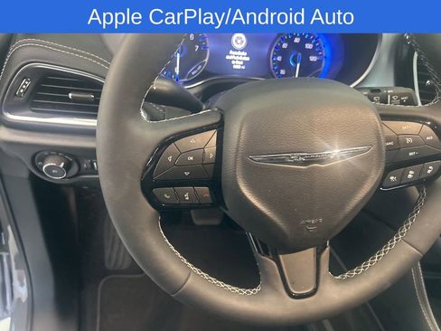 Used 2025 Chrysler Pacifica Limited FWD image 13