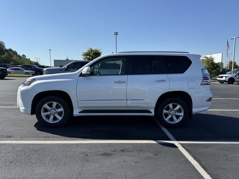Used 2018 Lexus GX 460 w/ Navigation Package image 4