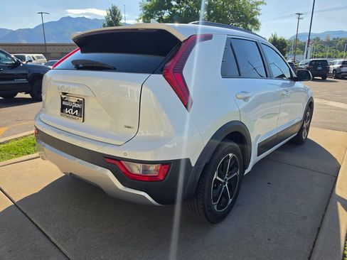 Used 2023 Kia Niro EX FWD image 5
