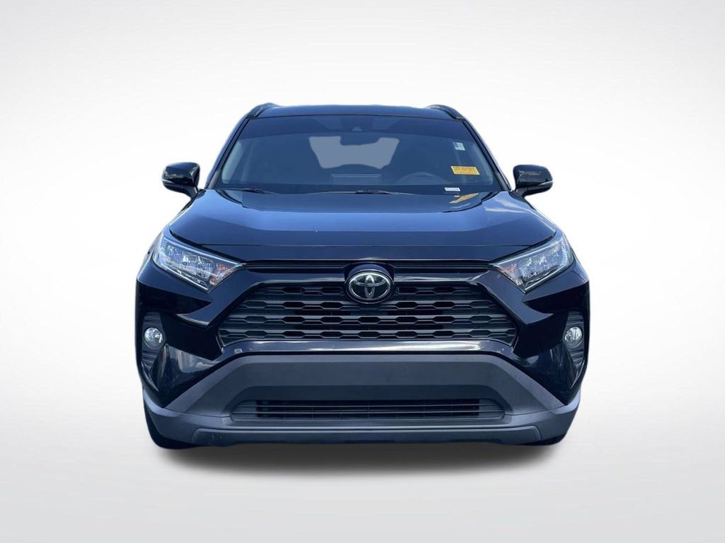 Used 2021 Toyota RAV4 XLE FWD image 2