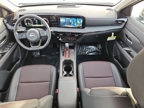 New 2026 Nissan Kicks SR w/ Cold Weather Package AWD/4WD image 10