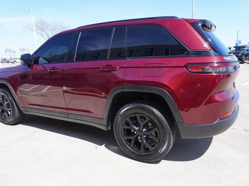 Used 2024 Jeep Grand Cherokee Altitude image 4