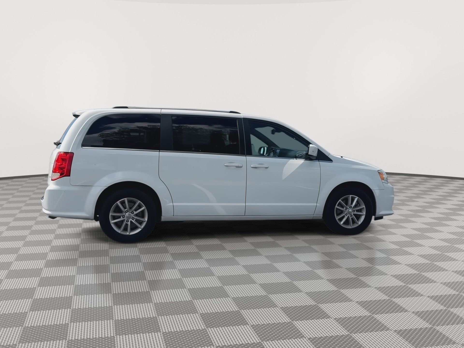Used 2019 Dodge Grand Caravan SXT FWD image 9