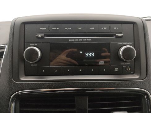 Used 2017 Dodge Grand Caravan SE image 25