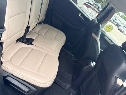 Used 2022 Ford Escape SEL FWD image 11