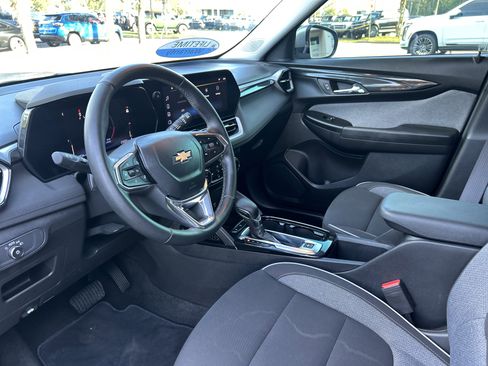 Used 2024 Chevrolet TrailBlazer LT w/ Convenience Package image 11