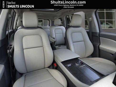 New 2026 Lincoln Aviator AWD image 11