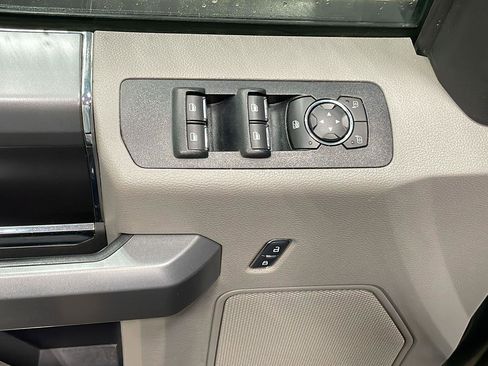 Used 2018 Ford F150 XLT w/ Equipment Group 302A Luxury image 15