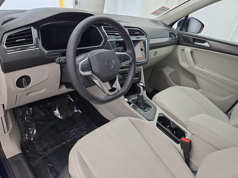 Used 2022 Volkswagen Tiguan SE FWD image 17