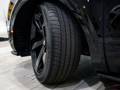 Used 2018 Bentley Bentayga image 87