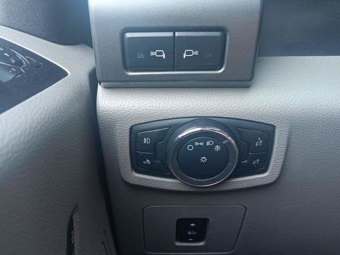 Used 2015 Ford F150 XLT w/ Equipment Group 302A Luxury AWD/4WD image 21