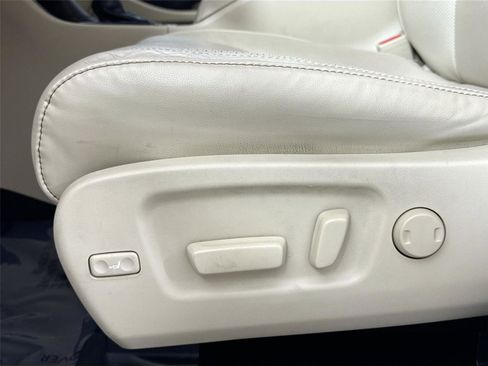 Used 2016 Toyota Highlander Limited image 33