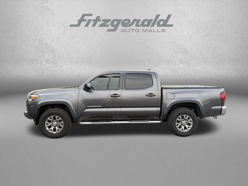 Used 2018 Toyota Tacoma SR5 RWD image 4
