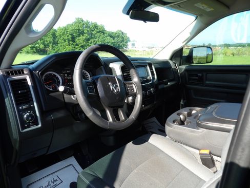 Used 2021 RAM 1500 Tradesman w/ Tradesman SXT Package RWD image 11