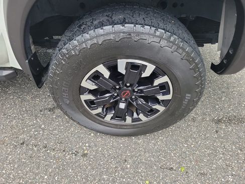 Used 2022 Nissan Frontier Pro-X RWD image 6