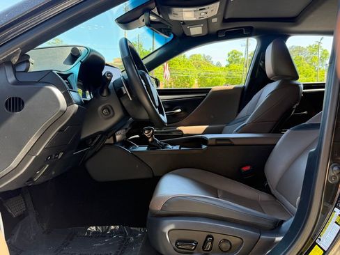 Used 2025 Lexus ES 300h w/ Premium Package image 25