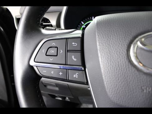 Used 2021 Toyota Highlander XLE AWD/4WD image 22