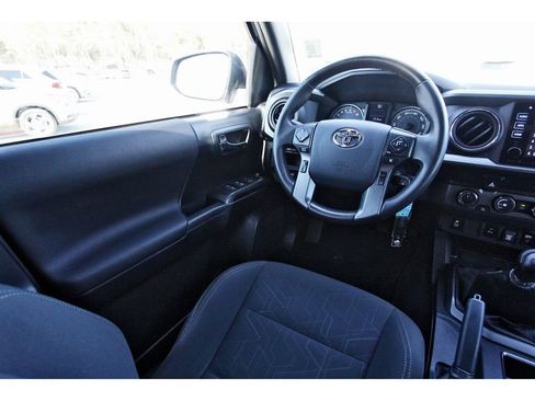 Used 2019 Toyota Tacoma TRD Sport image 11