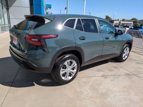 Used 2026 Chevrolet Trax LS FWD image 5