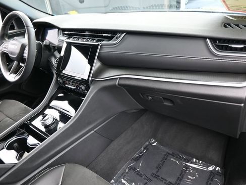 Used 2023 Jeep Grand Cherokee L Laredo image 44