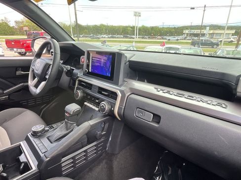 Used 2025 Toyota Tacoma TRD Off-Road AWD/4WD image 32
