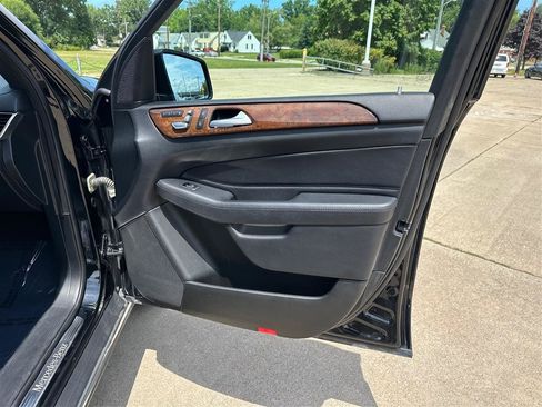 Used 2017 Mercedes-Benz GLS 450 4MATIC image 23