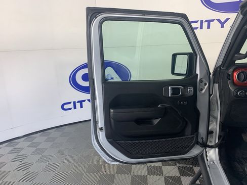 Used 2022 Jeep Wrangler Unlimited Rubicon w/ Xtreme Recon 35" Tire Package image 14