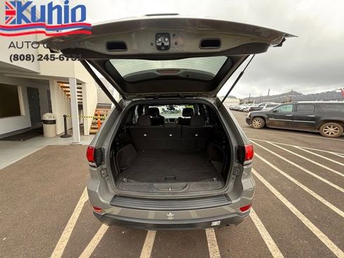 Used 2019 Jeep Grand Cherokee Laredo image 16