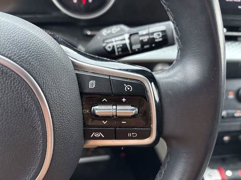 Certified 2023 Kia Carnival LX image 15