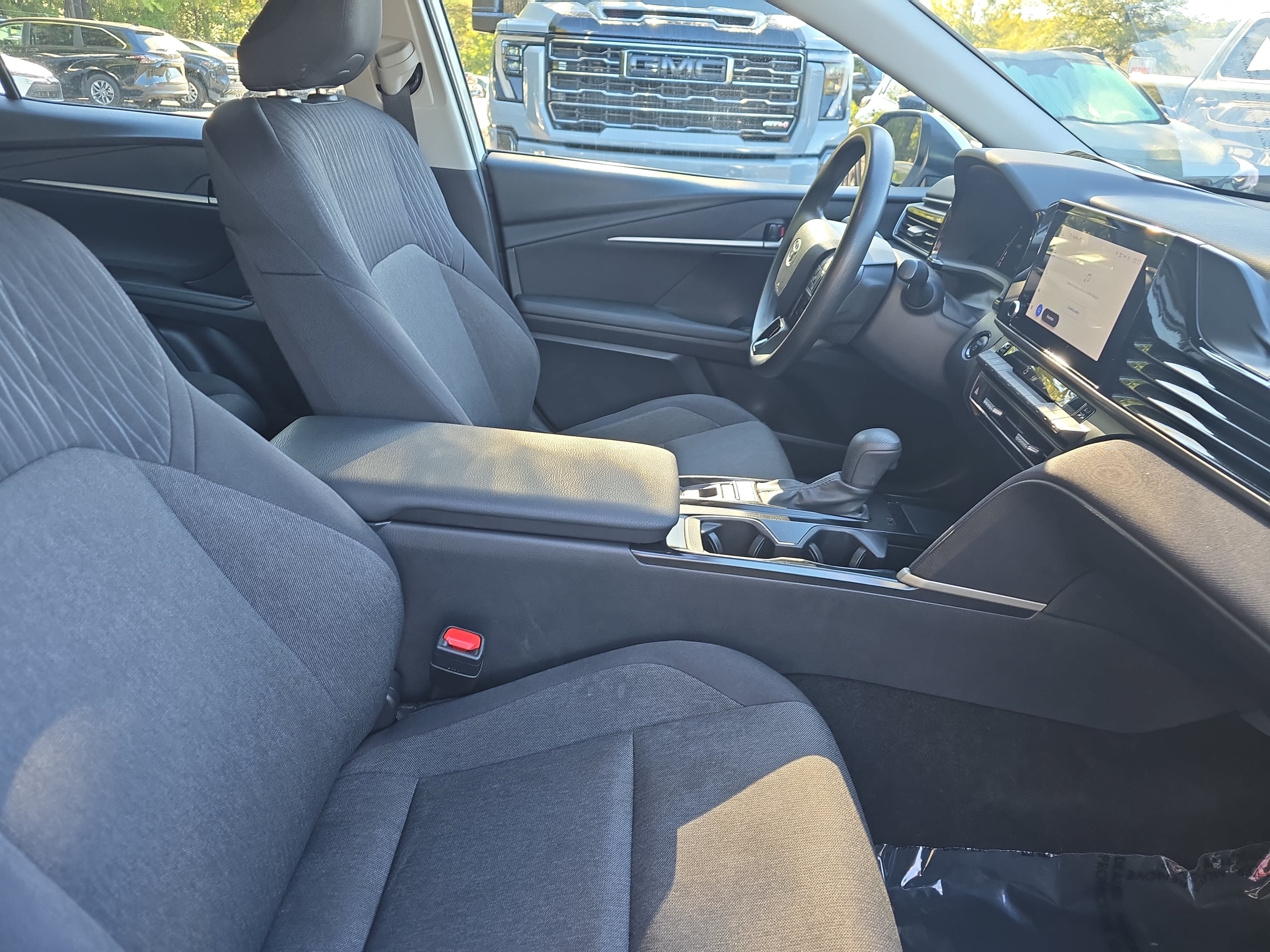 Used 2025 Toyota Camry LE FWD image 10