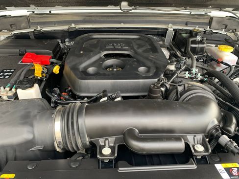 Used 2025 Jeep Wrangler Sahara image 31