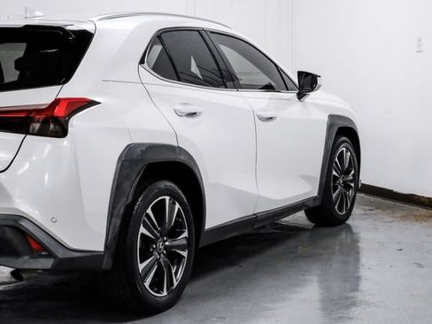 Used 2019 Lexus UX 200 w/ Premium Package FWD image 14